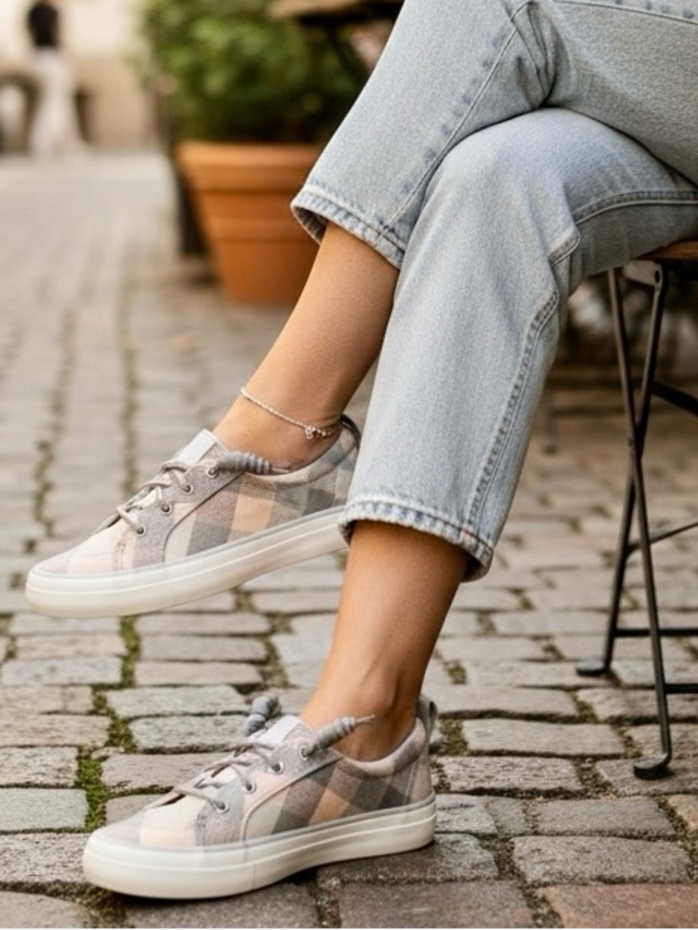 Sperry Plaid Low-Top Sneakers in Gray and Pink